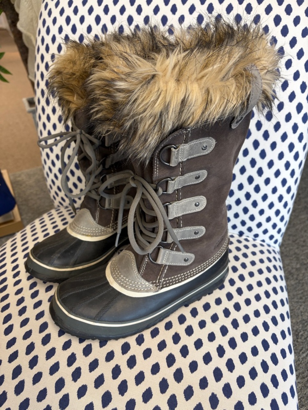Sorel Gray Joan of Arc Faux Fur Lined Boots Size 8
